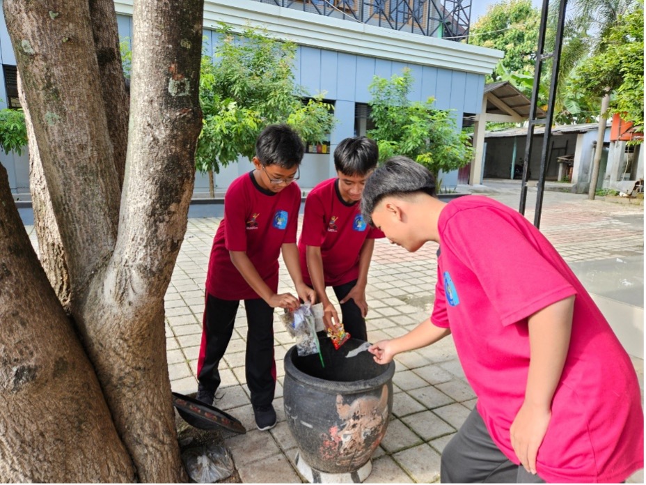 Aksi Bersih-Bersih Sampah Organik dan Anorganik